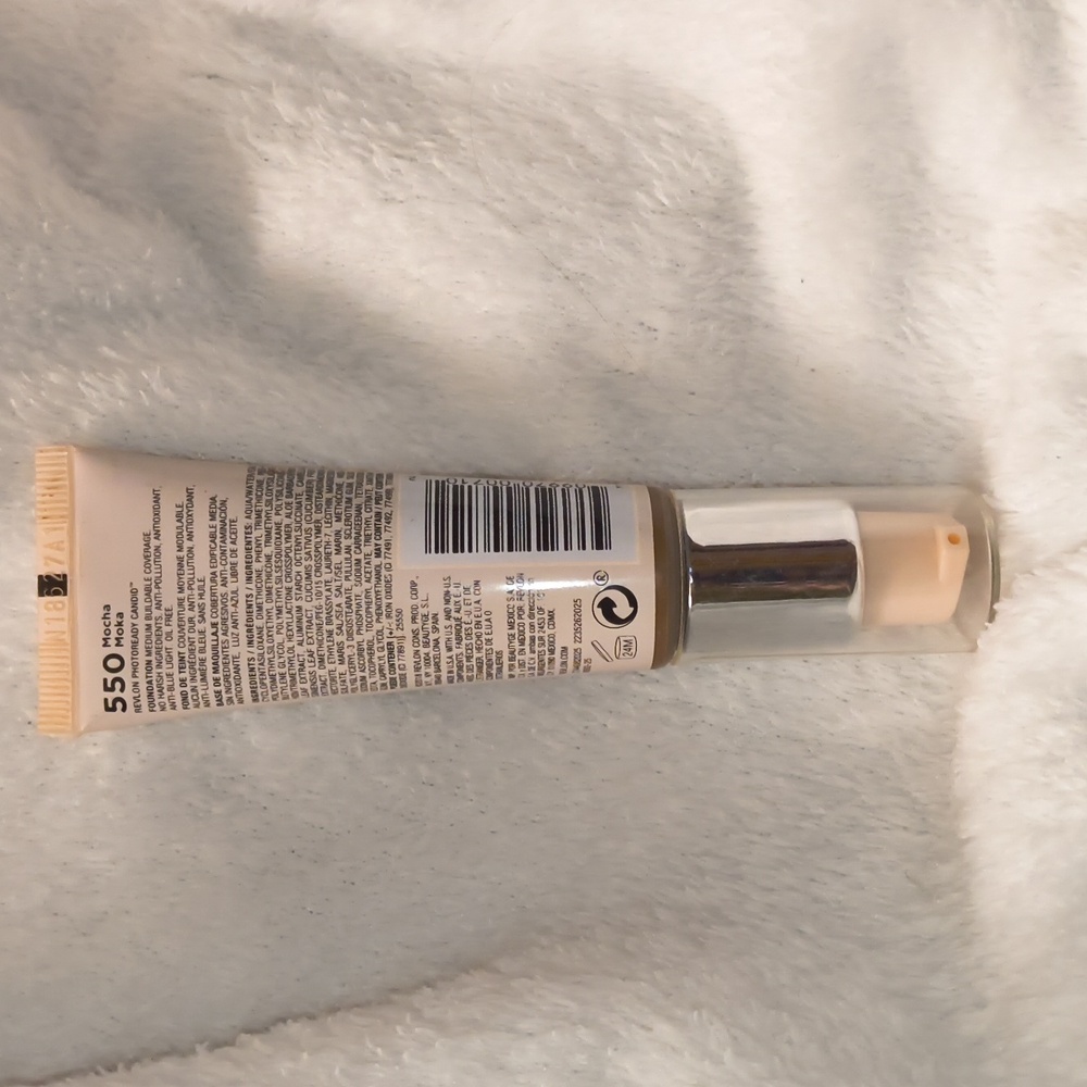550 Mocha Revlon Candid Natural Finish Foundation - Picture 2 of 2